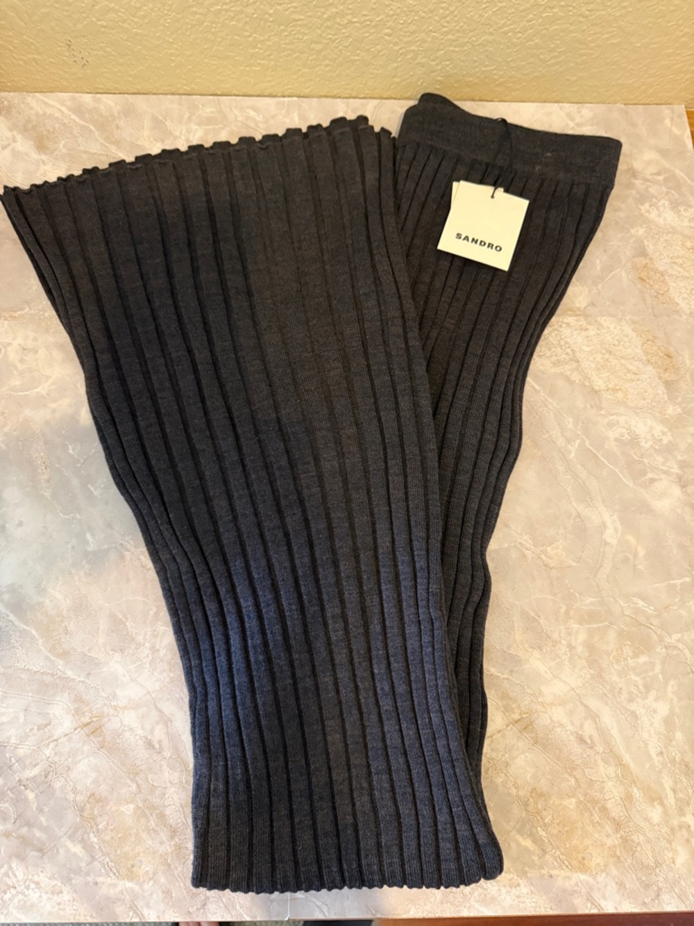 Sandro Rib Wool-Blend Pant
NWT
Size 40 (m/l) - Picture 2 of 4